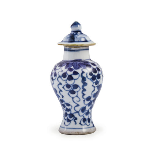 A Chinese Qing Dynasty Early Kangxi Period Export Blue and White Vase