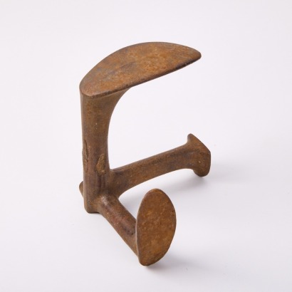 A Cast Iron Cobblers Avil