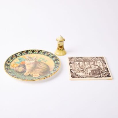 A Royal Doulton "Cats on Minton Tiles" Plate with West-German Tile and Pepper Shaker