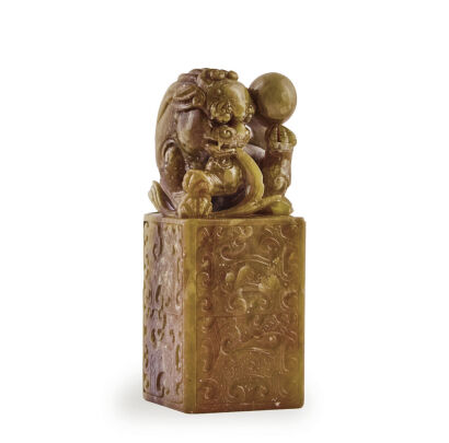 A Chinese Shoushan Stone Carved Lion Knob Seal