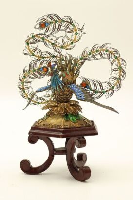 A peacock opening screen ornament
