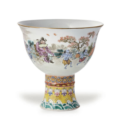 A Chinese Famille Rose Stem Bowl decorated with figures pattern (Da Qing Daoguang Nian Zhi Mark)