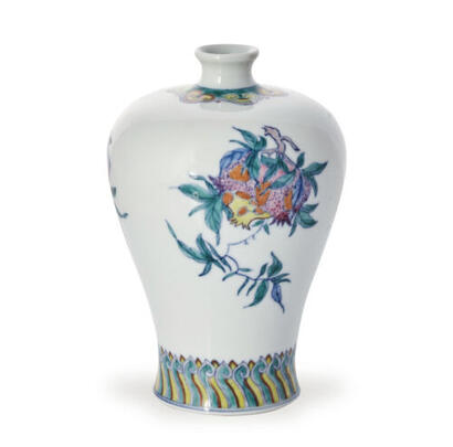 A Chinese Doucai Vase with flower pattern (Da Qing Kangxi Nian Zhi Mark)