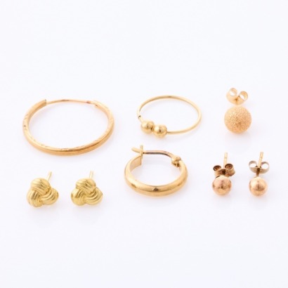 A Collection of 9ct Yellow / Rose Gold Earrings