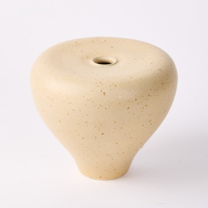 A Neutral Vase by Marisol Lambercy