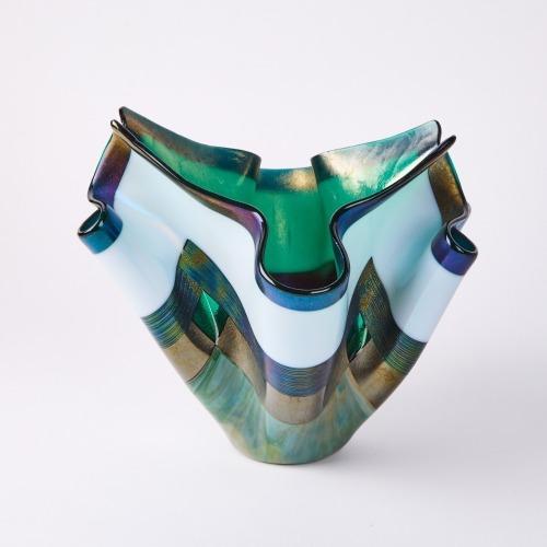 A Handkerchief Gaya Art Glass Form