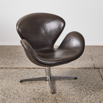 An Arne Jacobsen Swan Style Chair in Leather