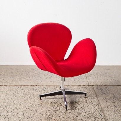 An Arne Jacobsen Style Swan Chair