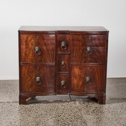 A George IV Irish Mahogany Dould Bow Front Chest Of Drawers C.1830