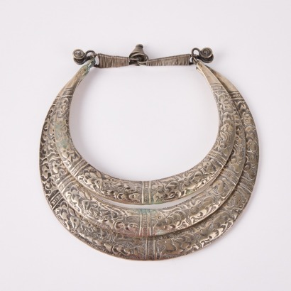 A Silver Alloy Neckpiece