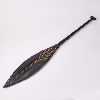 A Contemporary Carved Waka Hoe