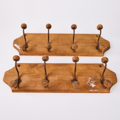 A Country Cottage Hill Coat Hanger
