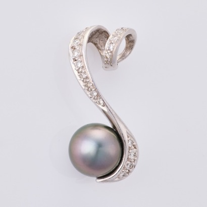 18ct White Gold, Black Cultured Pearl Pendant with .17ct Diamond Accents - Pendant only