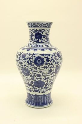 A Chinese Jingdezhen blue and white'lotus' vase