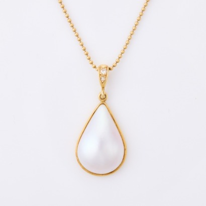 18ct Yellow Gold, Mabe Pearl / .04ct Diamond Pendant on 40cm, 18ct Yellow Gold Chain