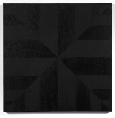 VISESIO SIASAU 'Uli 'ihe 'uli - Black on Black