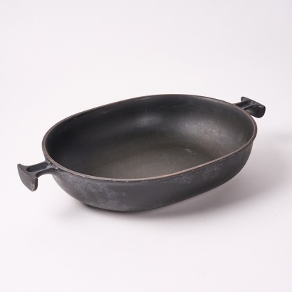 A Le Creuset Cast Iron Oven Dish Size 29