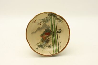 A Japanese 20th century wucai ' flower and bird' bowl