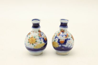 A pair of Japanese blue and white wucai vases