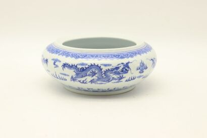 A Jingdezhen blue and white dragon brush wash