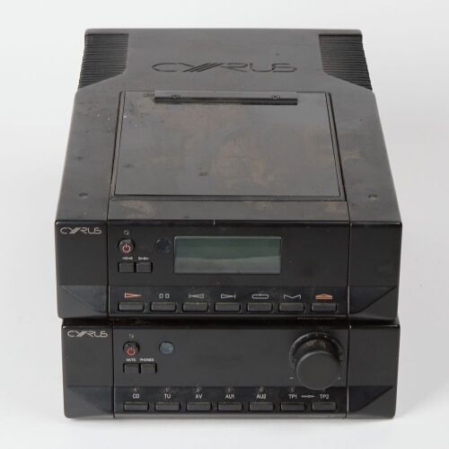 A Cyrus 7 Amp And Compact Disc Player
