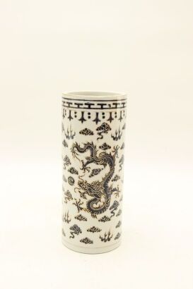 A Chinese Jingdezhen Blue and Gold ‚ÄòDragons‚Äô Cylinder Vase