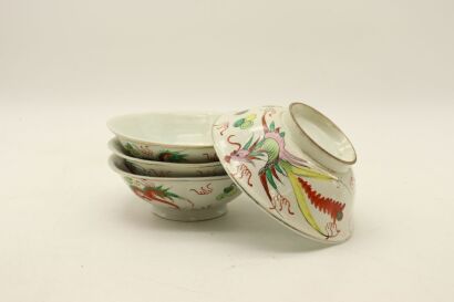 Four Chinese Jingdezhen 20th Century Famille Rose ‚ÄòDragons‚Äô Bowls