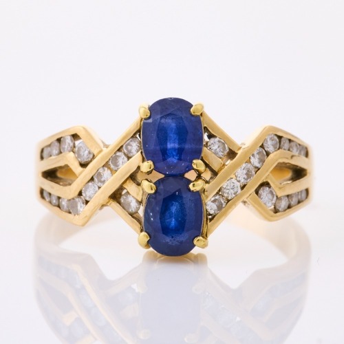 18ct Yellow Gold, Modern, Sapphire / .25ct Diamond Ring