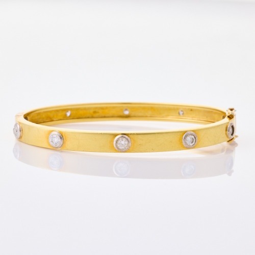 18ct Yellow Gold, 1.30ct Diamond Set Hinged Bangle