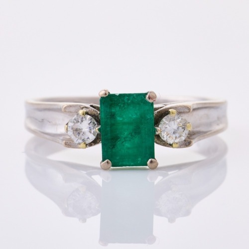 14ct White Gold, Modern, .90ct Emerald /.16ct Diamond Ring