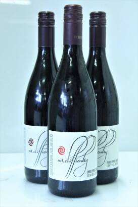 (3) 2001 Mt Difficulty Pinot Noir, Central Otago