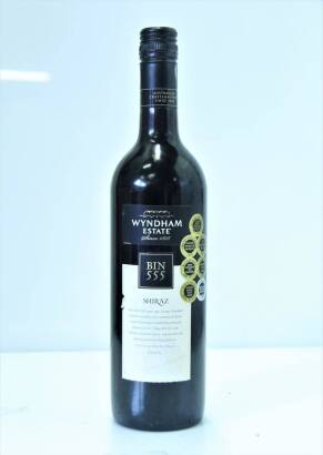 (1) 2005 Wyndham Estate Bin 555 Shiraz, South Australia