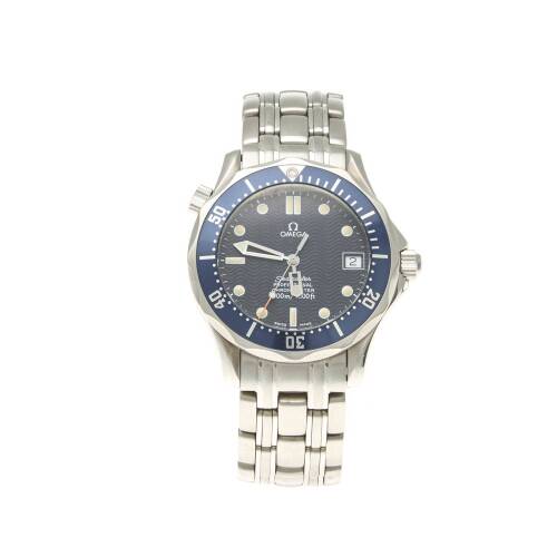A Gentleman's stainless steel Seamaster Professional chronometer 300m wristwatch, 2005. Omega. Quartz. Ref: 2551.8. Blue textured dial with painted luminous points and baton quarters, centre sweep seconds and date display. Case, dial, movement and bracele