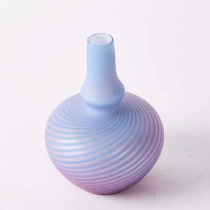 A Buzzy Spiral Art Glass Vase