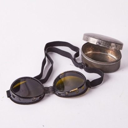 A Pair Of Vintage WWII Swiss Army Glacier Googles c.1940