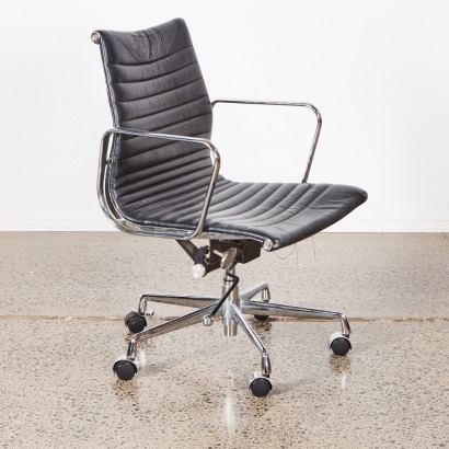An Eames Style Office Chair AF