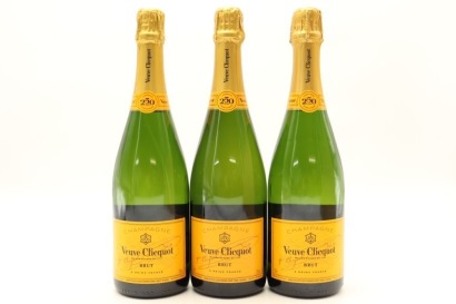 (3) NV Veuve Clicquot Ponsardin Yellow Label Brut, Champagne, France
