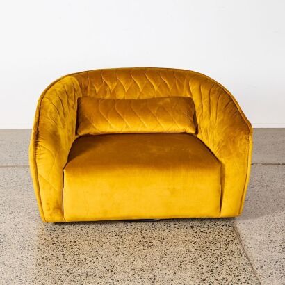 An Uno Design Coco Love Seat