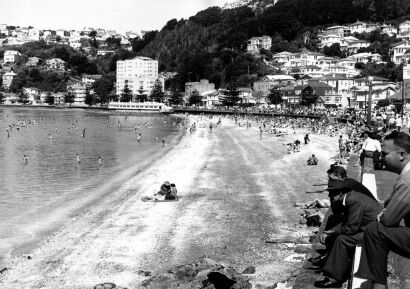 Oriental Bay, Wellington, on a Hot Sunday Afternoon in January