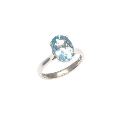 18ct White Gold Aquamarine Ring