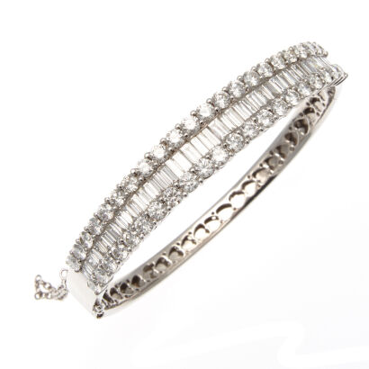 18ct Diamond Bangle