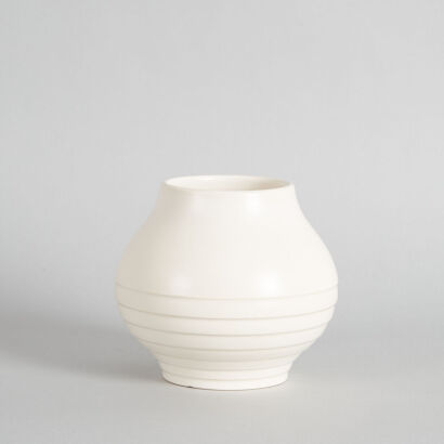 A Hand-Potted Vase by Ernest Shufflebotham for Crown Lynn