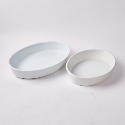 An Apilco Oval 37cm And 31cm Baking Dishes Made in France