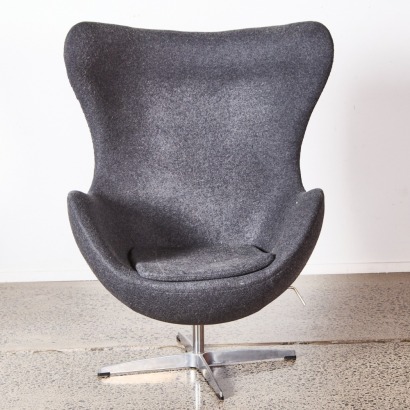 A Modern Design Egg Chair