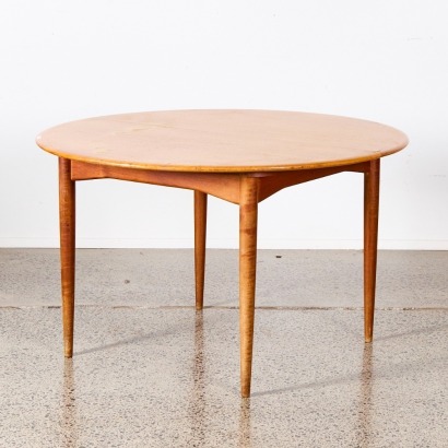 A Mid-Century Extendable Table AF