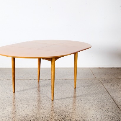 An Airest Dining Table