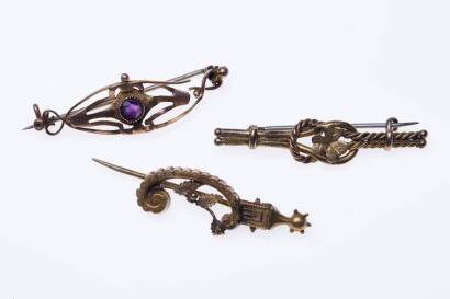 Three antique bar brooches. 9ct yellow and rose gold. Weight 5.15 grams.