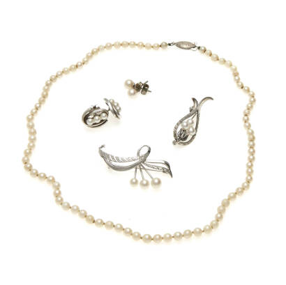 A collection of pearl jewellery, including a Mikimoto brooch and one other, a Mikimoto earring box, a cultured pearl necklace, and two pairs of earrings.