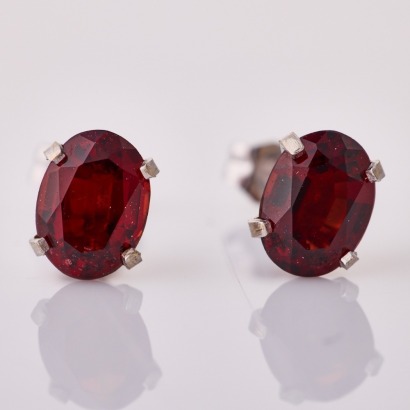 14ct White Gold, 7.0mm x 5.0mm Garnet Stud Earrings