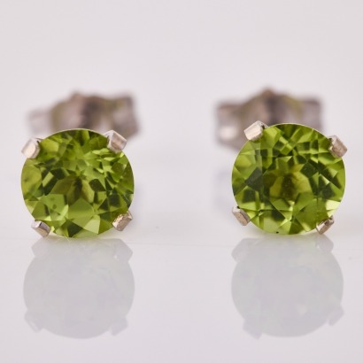 14ct White Gold, 5.0mm Peridot Stud Earrings